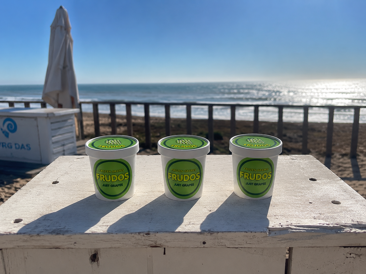 Frudōs Becher am Strand