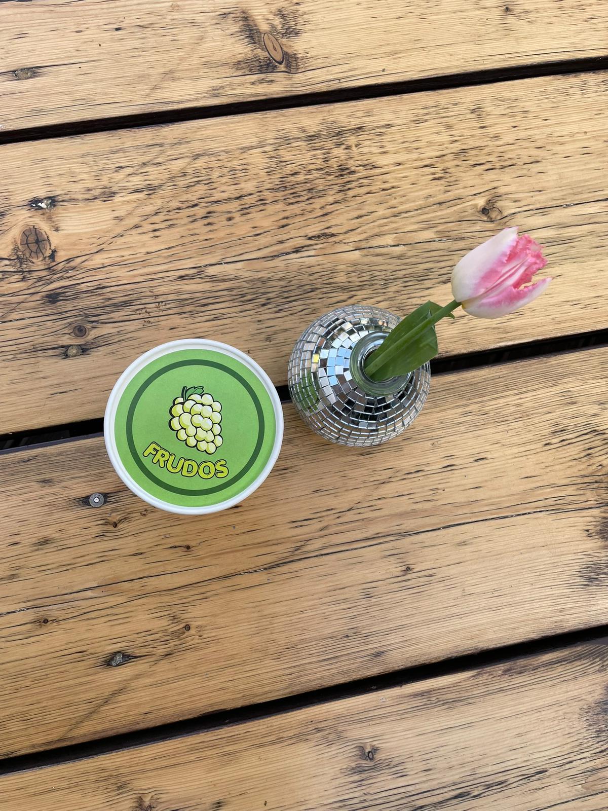 Frudōs Becher mit Discokugel